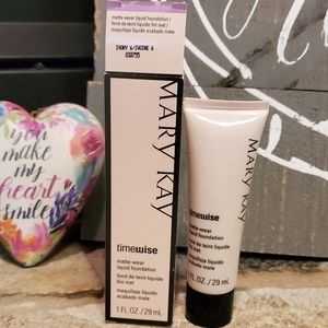 *NEW* Mary Kay Matte Liquid Foundation Ivory 6